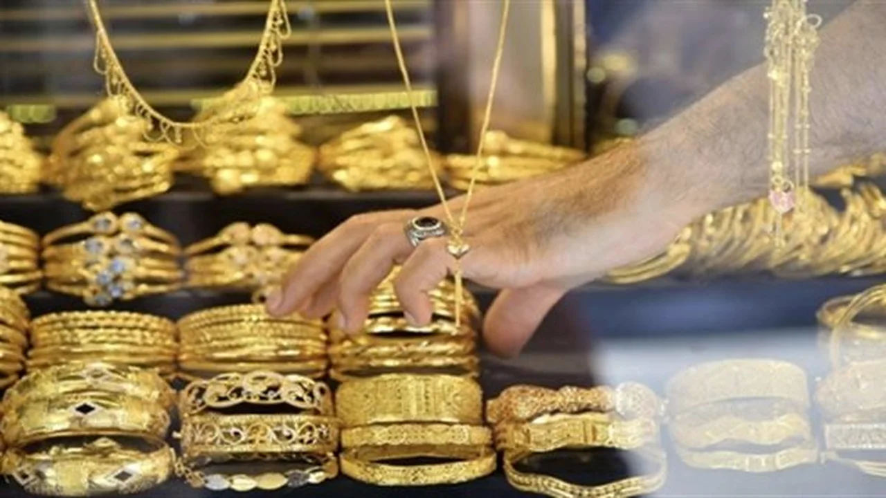 أسعار الذهب في السوق المصري تتجاوز 720 جنيهًا للجنيه مع ارتفاع جرام عيار 21 إلى 900 جنيه